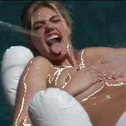 general-awesomeness-kate-upton-gets-topless